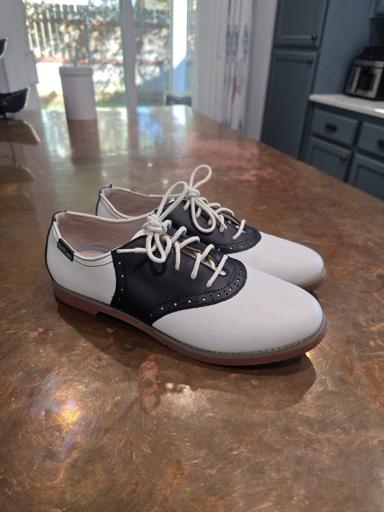 Eastland Shoes - Eastland Sadie Saddle Shoe Oxford in White and Black Women's 1950s Style